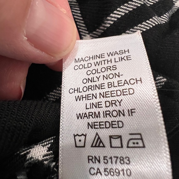 Maurice’s size 1 button down shirt - Picture 4 of 4